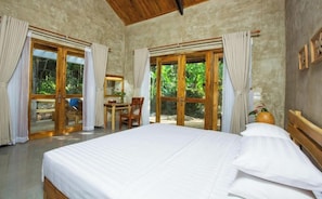Deluxe Bungalow, Balcony, Courtyard View | Iron/ironing board