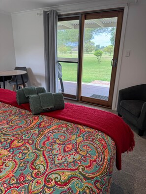 1 chambre, fer et planche à repasser, Wi-Fi, draps fournis