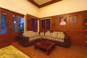 ฝ่ายต้อน��รับ