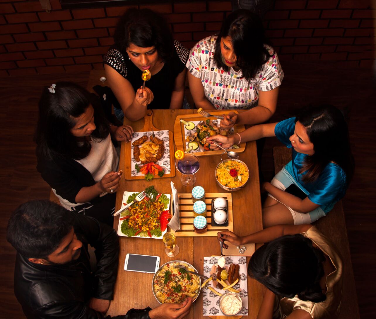 بوفيه فطور يوميًا مقابل رسوم