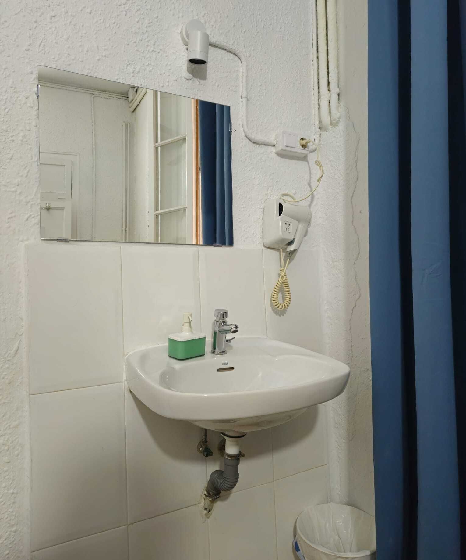 Habitación básica doble, vistas a la ciudad | Wifi gratis