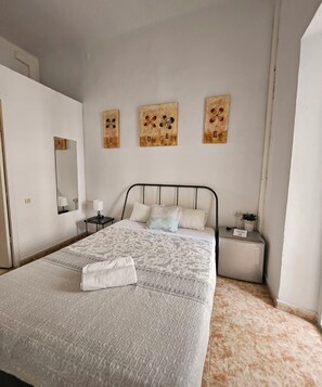 Superior Double Room - Central and Basic Drassanes (Barcelona)
