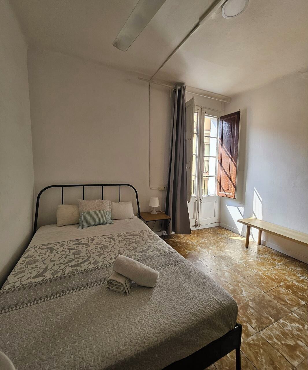 Habitación doble, balcón, vistas a la ciudad | Wifi gratis