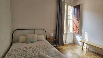 Tweepersoonskamer, balkon, uitzicht op de stad | Gratis wifi