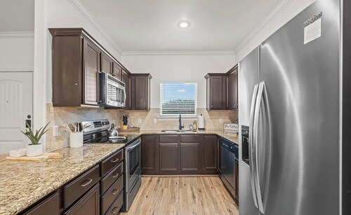 Modern 3BR Townhouse 'Howdy House'