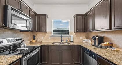 Modern 3BR Townhouse 'Howdy House'