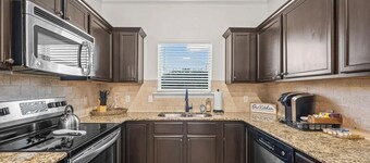 Modern 3BR Townhouse 'Howdy House'