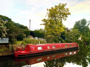 Miscellaneous - Pretty Narrowboat moored in Private Garden, (sleeps 4), Hanwell, West London. (London)