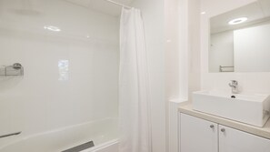 Douche, serviettes fournies