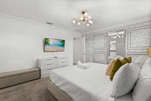 4 bedrooms, iron/ironing board, WiFi, bed sheets - Mickey & Guardians! Resort 9 Mi 2 Disney! 960 (Davenport)