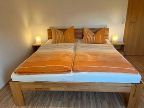 WiFi, bed sheets