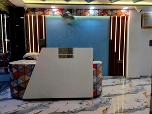 Quầy tiếp tân