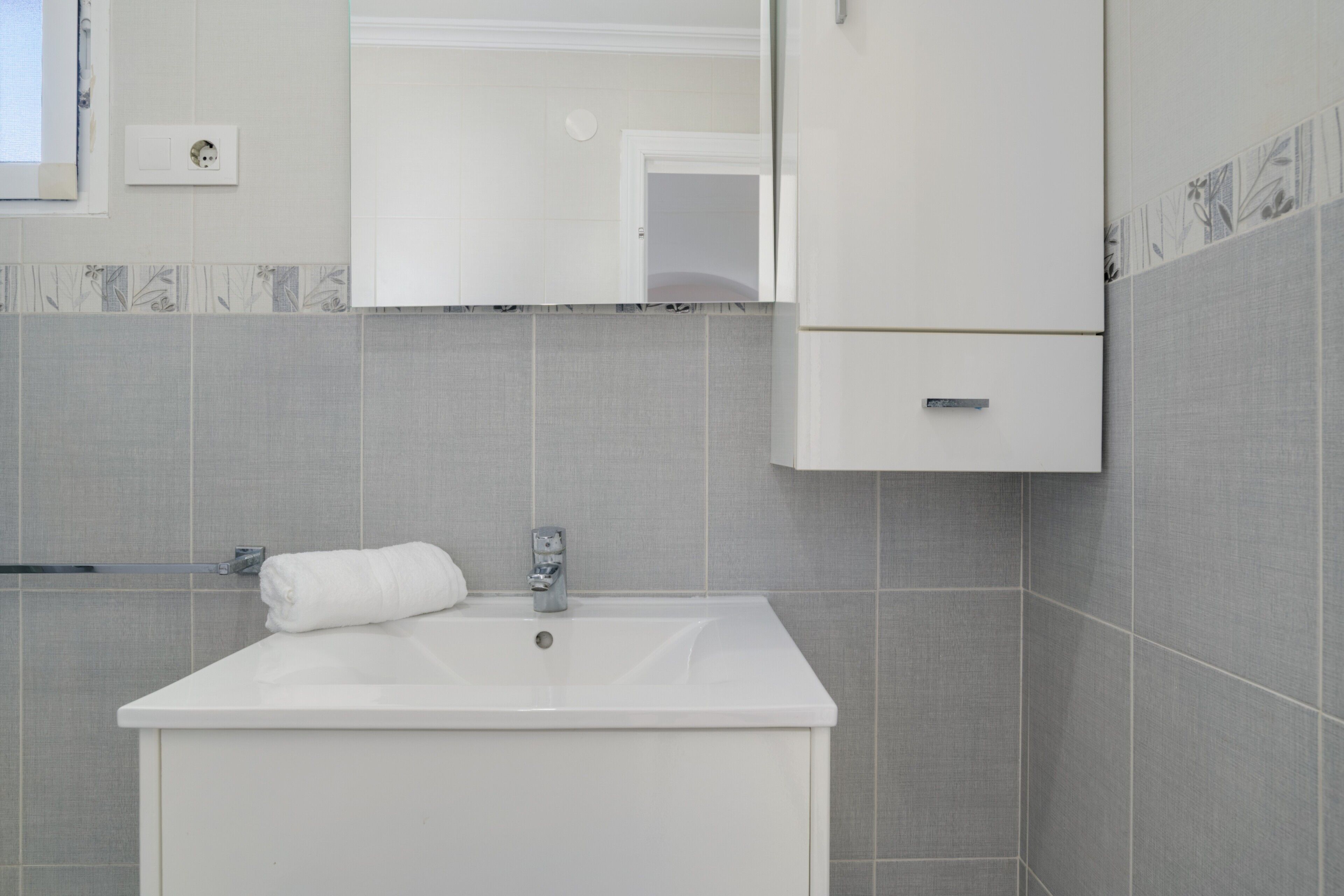 Ducha, secador de pelo y toallas