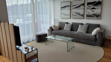 Deluxe Apartment, Mountain View | Living area | Flat-screen TV