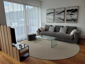 Deluxe Apartment, Mountain View | Living area