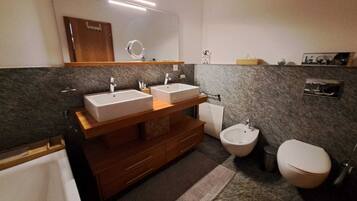Departamento Deluxe, vista a la montaña | Baño