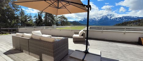 Deluxe Apartment, Mountain View | Terrace/patio