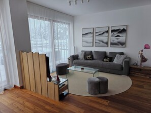 Deluxe Apartment, Mountain View | Living area