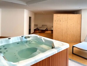 Indoor spa tub