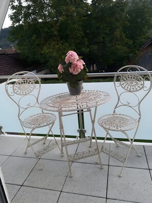 Outdoor dining - Apartment 'Danielle' with Mountain View, Balcony, and Wi-Fi (Bad Herrenalb)