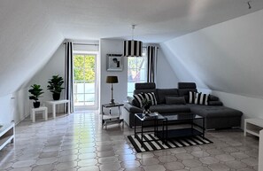 TV - Apartment 'Danielle' with Mountain View, Balcony, and Wi-Fi (Bad Herrenalb)