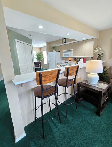 Fairways Royale Walk-in Suite at Thousand Hills. No steps / stairs. Great rates!