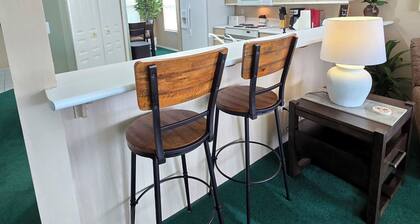 Fairways Royale Walk-in Suite at Thousand Hills. No steps / stairs. Great rates!
