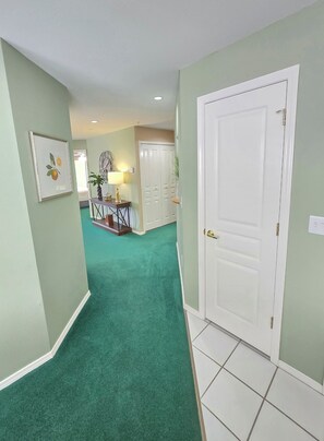Interior - Fairways Royale Walk-in Suite at Thousand Hills. No steps / stairs. Great rates! (Branson)