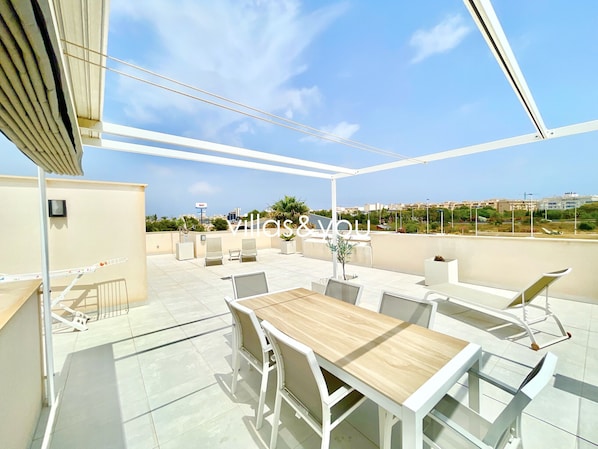 Outdoor dining - Amay 880 Torrevieja by Villas&You (Torrevieja)