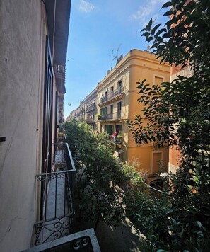 Twin Room, Balcony, City View | Free WiFi - Central and Basic  Universitat (Barcelona)