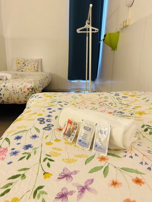 Superior Twin Room | Free WiFi - Central and Basic  Universitat (Barcelona)