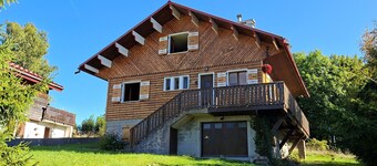 Quiet chalet for 10, near center and activities