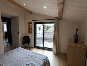 2 bedrooms, bed sheets