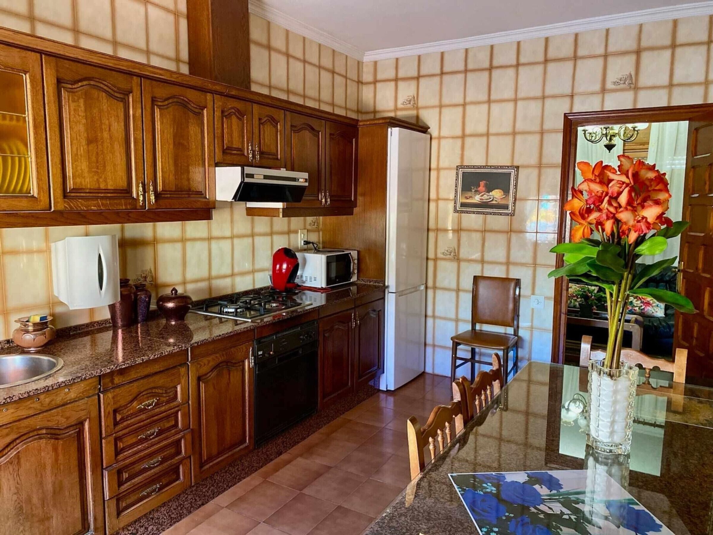 Réfrigérateur, micro-ondes, four, lave-vaisselle