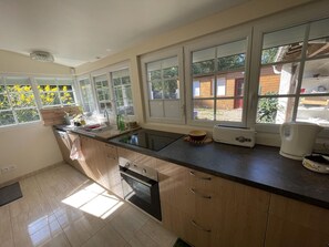 Fridge, oven, dishwasher, coffee/tea maker