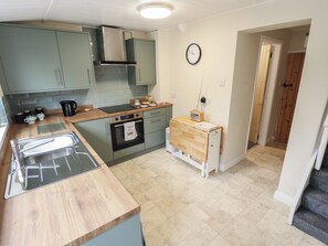 Dishwasher, cookware/dishes/utensils - Conisholme (Grimsby)