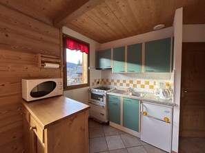 Refrigerador, horno, parrilla de estufa y lavavajillas 