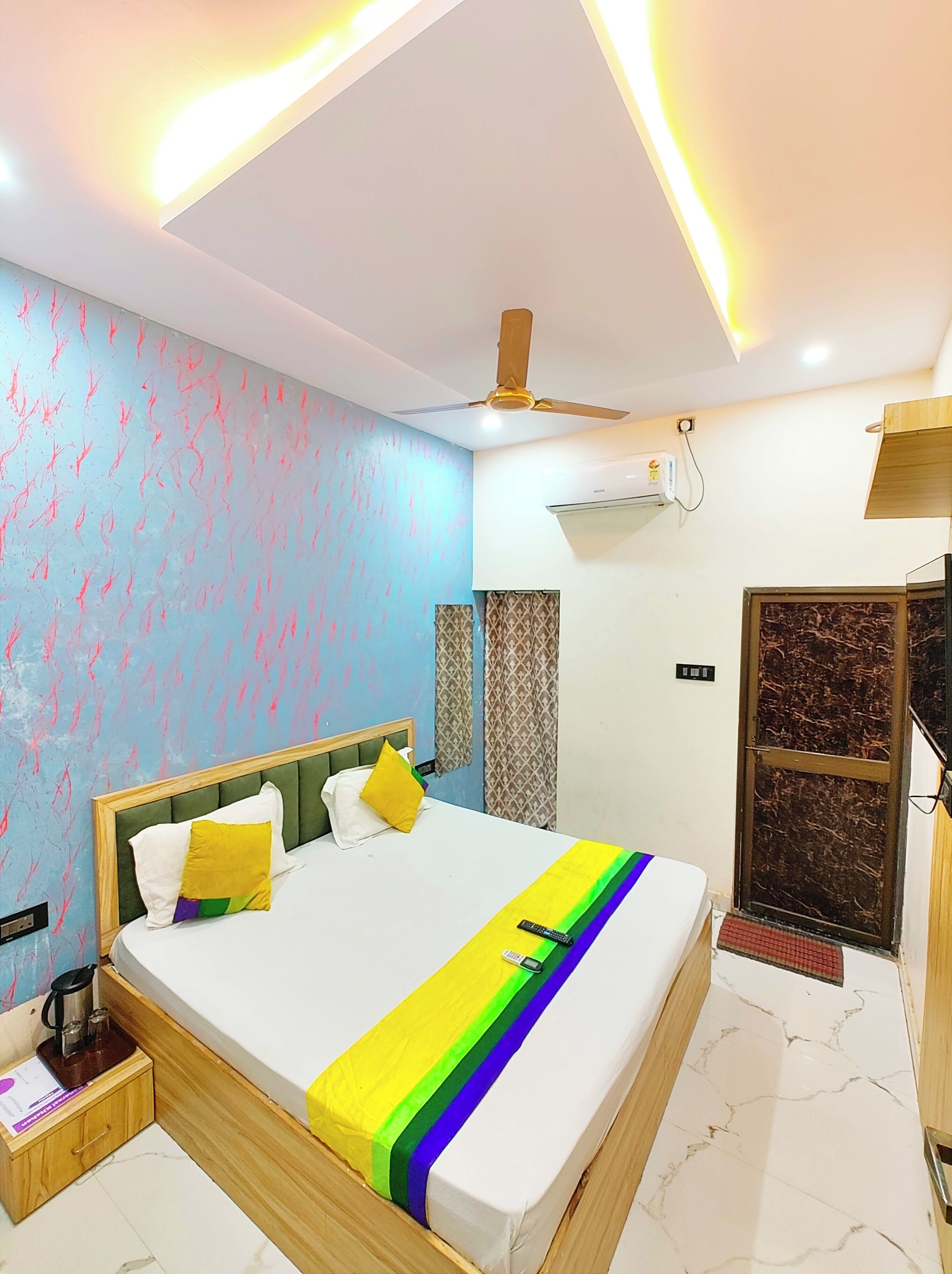 Hypo-allergenic bedding, desk, soundproofing, free WiFi