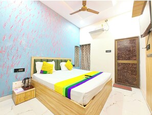 Peralatan tempat tidur hipoalergenik, meja, kalis bunyi, Wi-fi percuma 