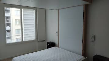 1 bedroom, iron/ironing board, bed sheets