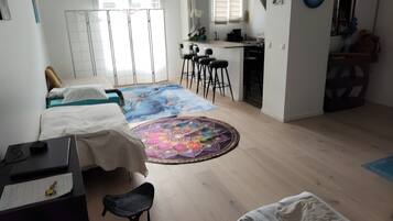 1 chambre, fer et planche à repasser, draps fournis