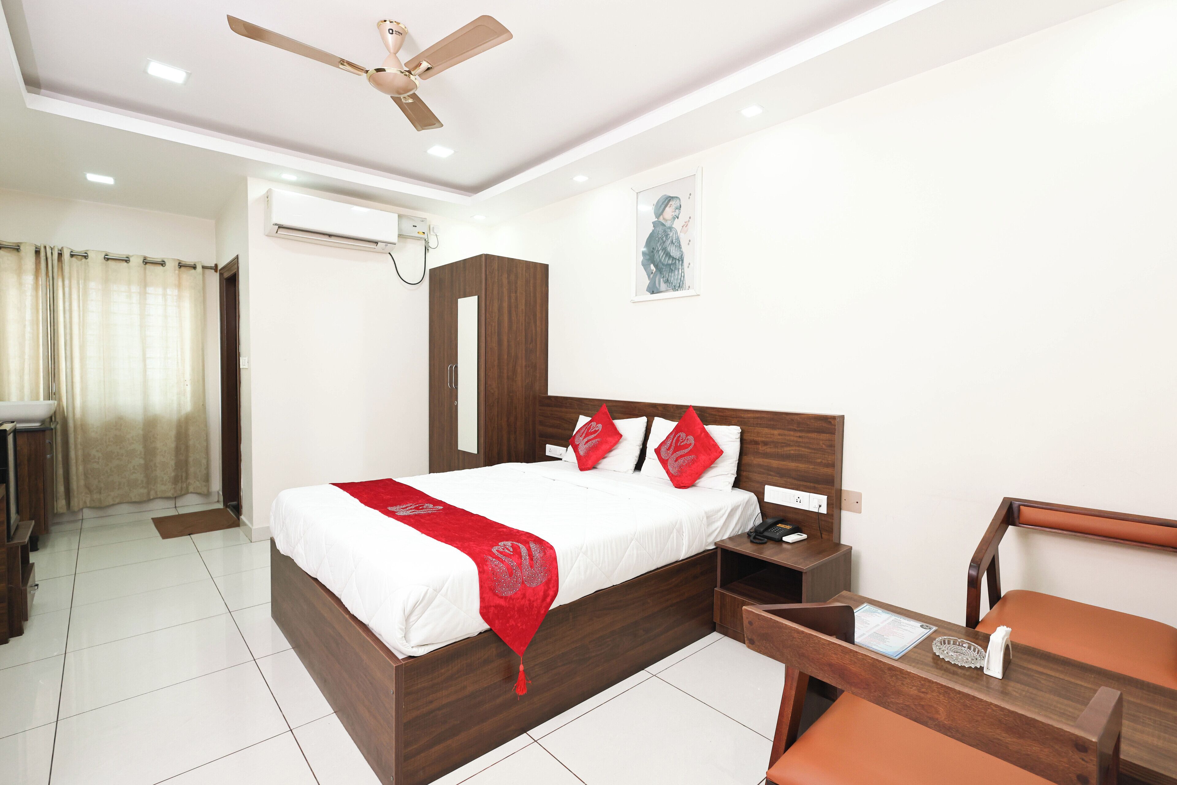 Habitación doble Deluxe, vista a la ciudad | Escritorio, espacio para trabajar con laptop y wifi gratis 