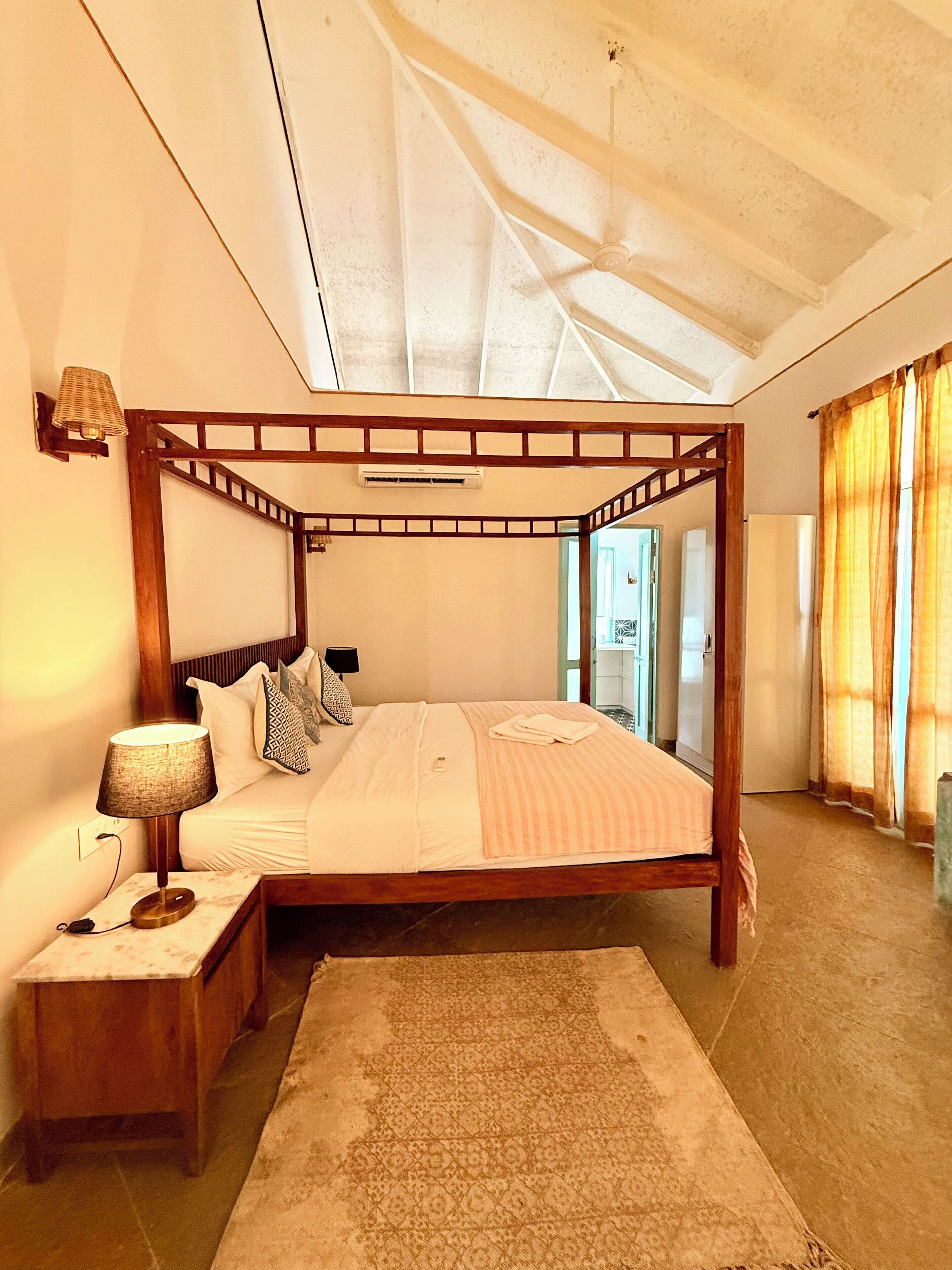 デスク、ノートパソコン用作業スペース、WiFi (無料)