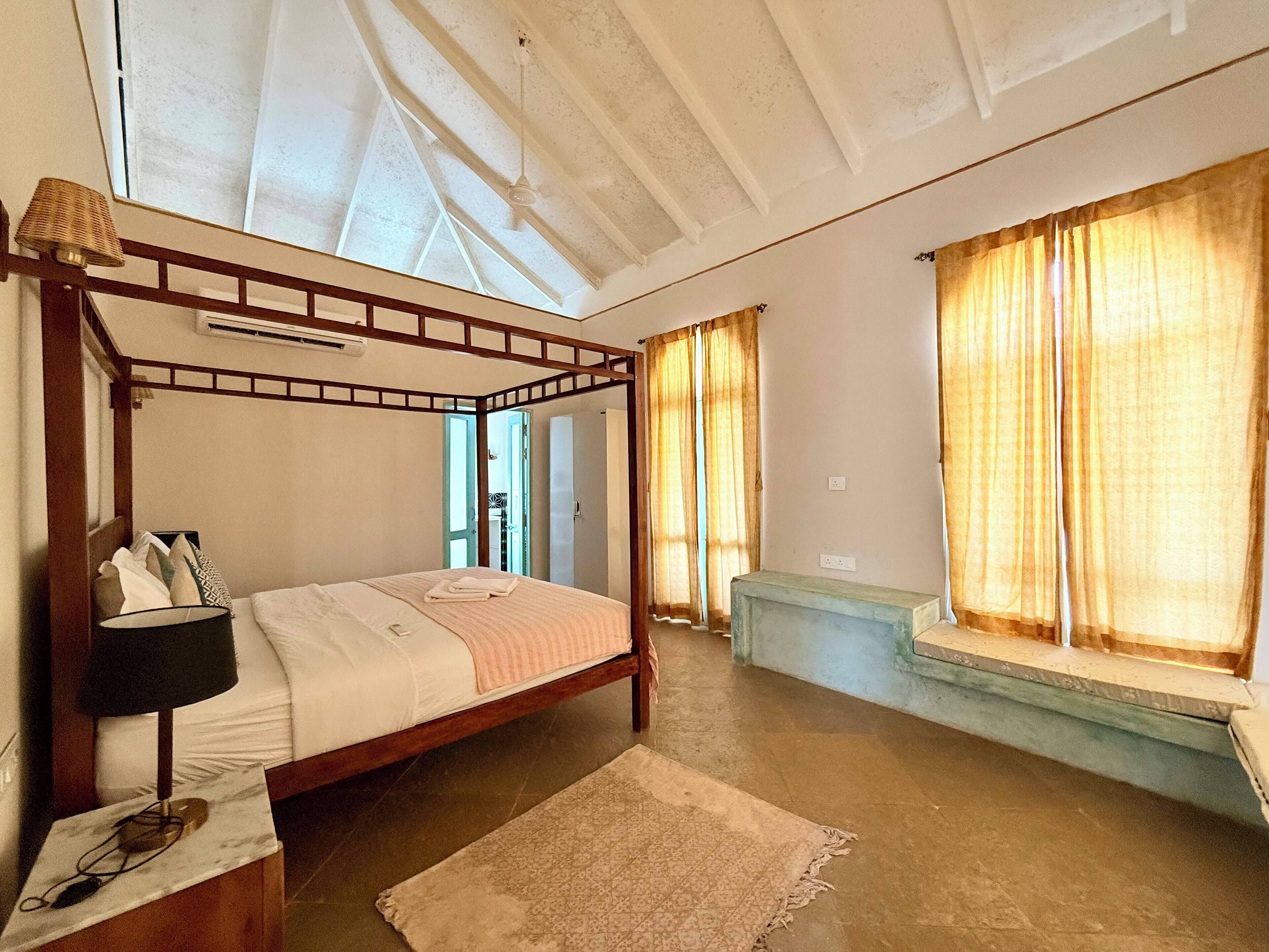 Een bureau, een laptopwerkplek, gratis wifi