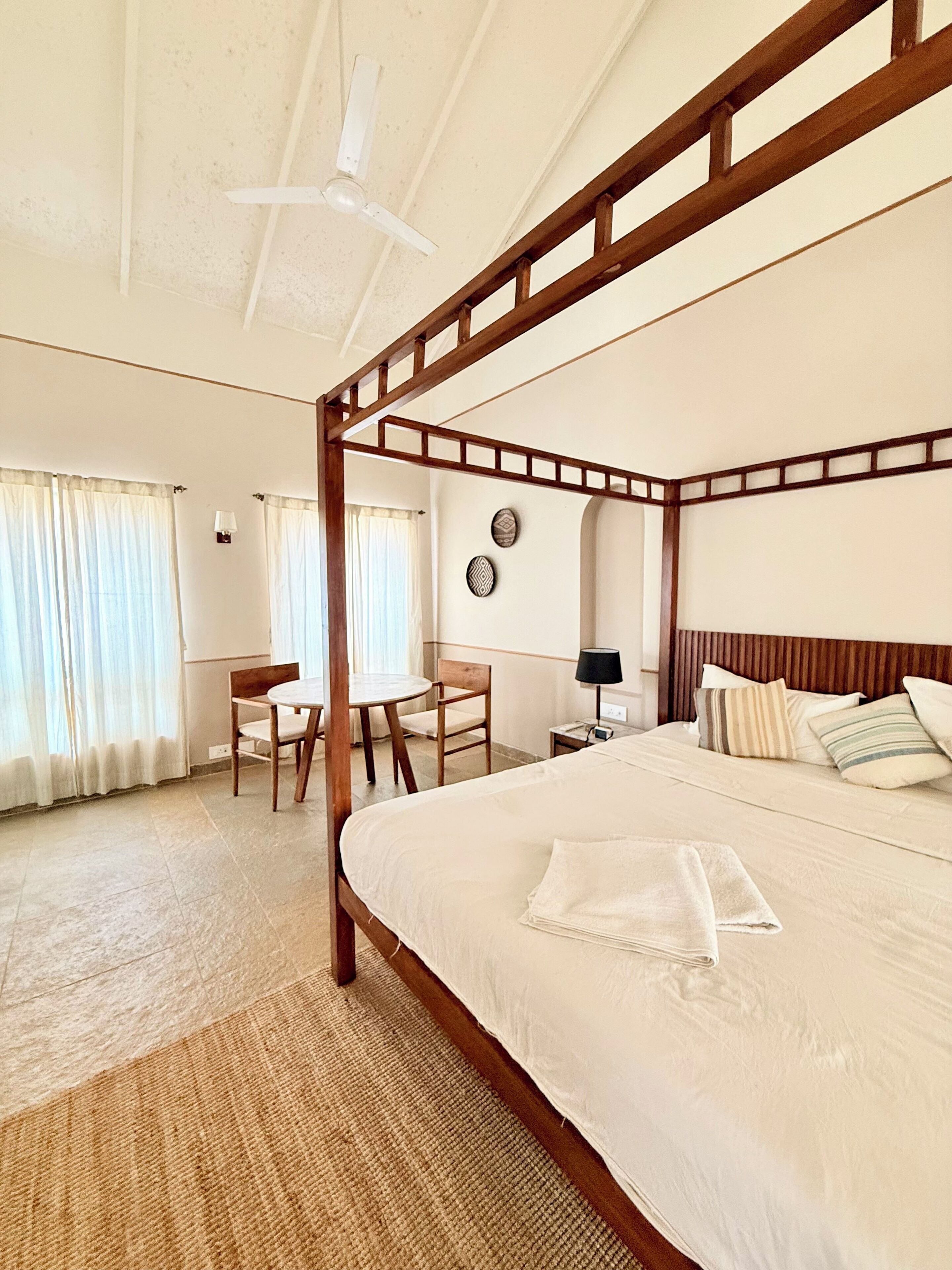 書桌、筆電工作空間、免費無線上網