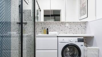 Apartment, Balcony | Bathroom