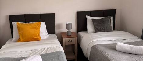 4 bedrooms, WiFi, bed sheets