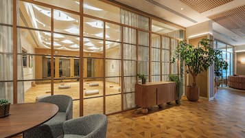 Apartment (2 Bedrooms) | Lobby sitting area