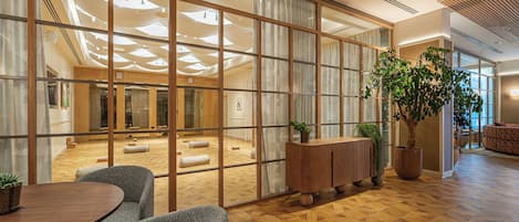 Apartment (2 Bedrooms) | Lobby sitting area