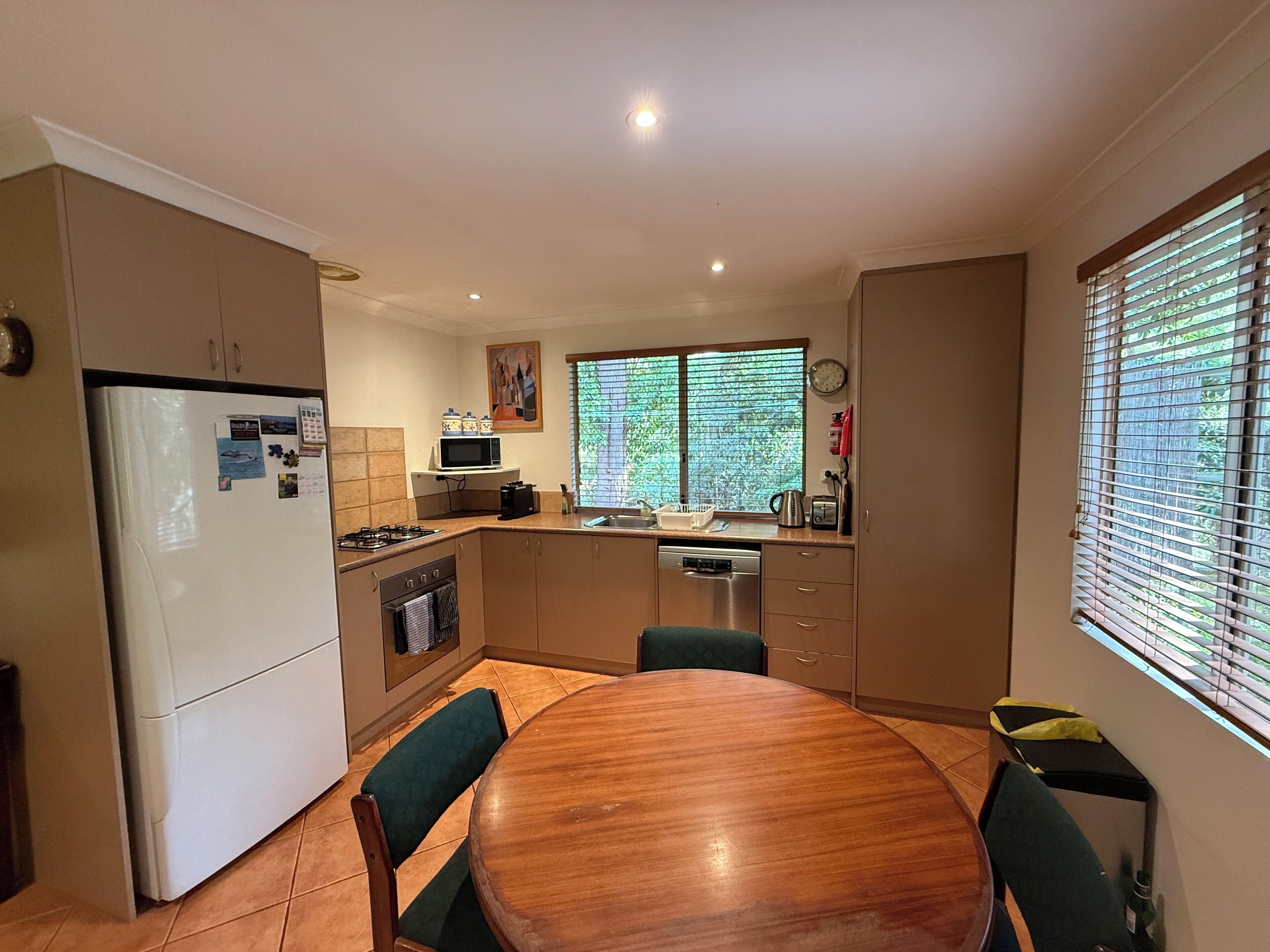 ميكروويف، فرن، موقد طهي مسطح، غسالة أطباق